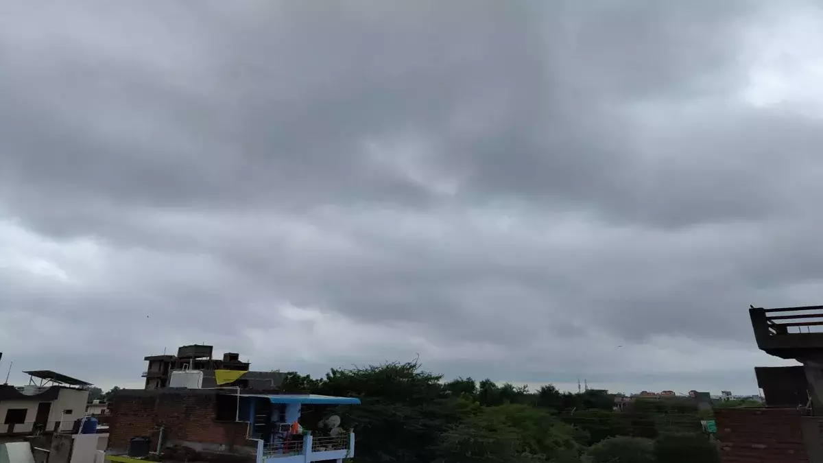 Bhopal: एमपी में चार दिन तक तूफानी मौसम, गर्मी के बीच मौसम बदलेगा Bhopal: एमपी में चार दिन तक तूफानी मौसम, गर्मी के बीच मौसम बदलेगा