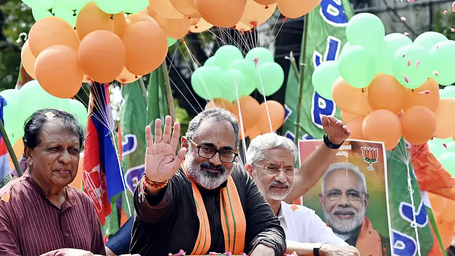 Kerala विधानसभा चुनाव : नेमोम में मुकाबला हुआ तेज़, BJP खोई ज़मीन वापस पाने की कोशिश में Kerala विधानसभा चुनाव : नेमोम में मुकाबला हुआ तेज़, BJP खोई ज़मीन वापस पाने की कोशिश में