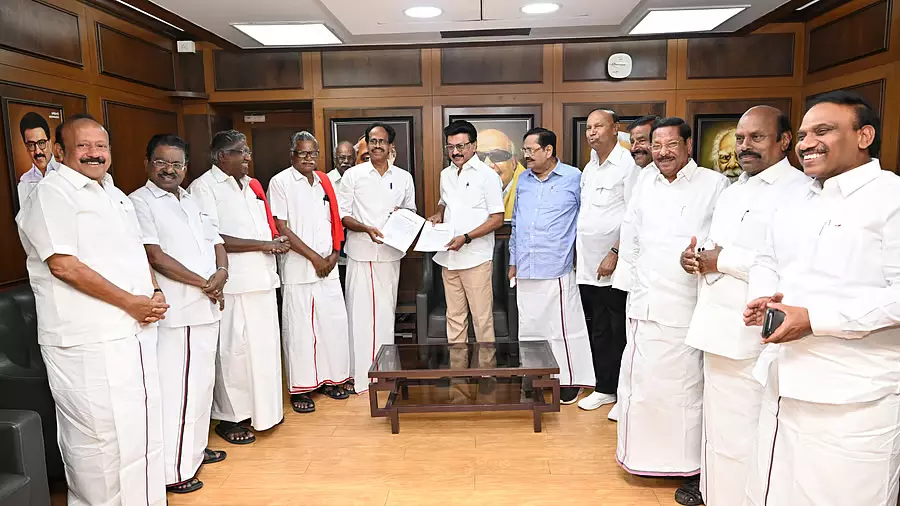 तमिलनाडु विधानसभा चुनाव 2026 : DMK ने CPI को पाँच सीटें आवंटित कीं तमिलनाडु विधानसभा चुनाव 2026 : DMK ने CPI को पाँच सीटें आवंटित कीं