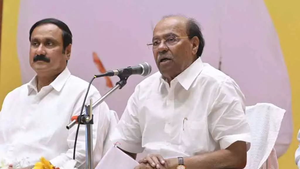 Chennai हाई कोर्ट के आदेश से पार्टी पर कब्ज़े की रामदास की चुनाव-पूर्व कोशिश रद्द Chennai हाई कोर्ट के आदेश से पार्टी पर कब्ज़े की रामदास की चुनाव-पूर्व कोशिश रद्द