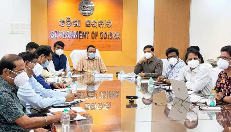 मंत्री ने Mayurbhanj में चक्रवात की स्थिति की समीक्षा की, राहत कार्यों के लिए 2 दिन की समय सीमा तय की मंत्री ने Mayurbhanj में चक्रवात की स्थिति की समीक्षा की, राहत कार्यों के लिए 2 दिन की समय सीमा तय की