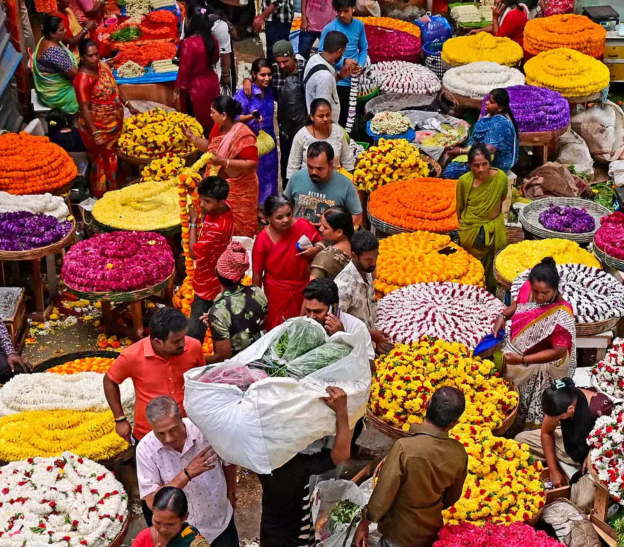 Ugadi Festival : बेंगलुरु में खरीदारी का दौर Ugadi Festival : बेंगलुरु में खरीदारी का दौर