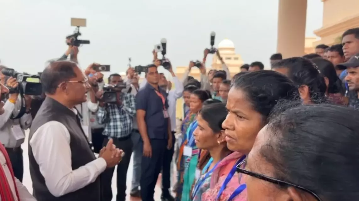 140 सरेंडर नक्सलियों ने की CM विष्णुदेव साय से मुलाकात 140 सरेंडर नक्सलियों ने की CM विष्णुदेव साय से मुलाकात
