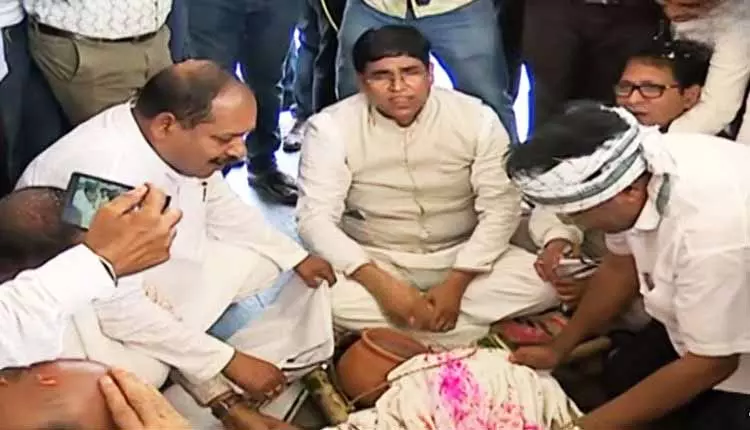 SCB अस्पताल में आग, ओडिशा विधानसभा में हंगामा, सदन शाम 4 बजे तक के लिए स्थगित SCB अस्पताल में आग, ओडिशा विधानसभा में हंगामा, सदन शाम 4 बजे तक के लिए स्थगित