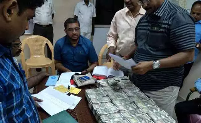 TN चुनाव: 28.23 करोड़ रुपये की नकदी और सामान ज़ब्त: CEO TN चुनाव: 28.23 करोड़ रुपये की नकदी और सामान ज़ब्त: CEO