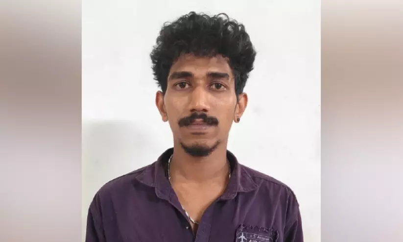 Kerala : 3.740 किलोग्राम गांजे के साथ युवक गिरफ्तार Kerala : 3.740 किलोग्राम गांजे के साथ युवक गिरफ्तार