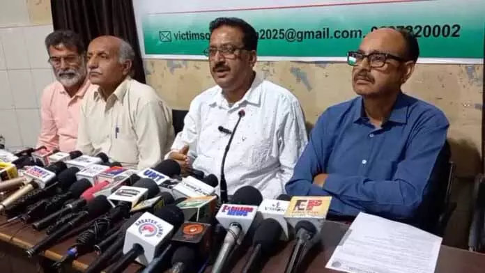 विस्थापित पंडितों को आतंकवाद का पीड़ित मानें: Front विस्थापित पंडितों को आतंकवाद का पीड़ित मानें: Front
