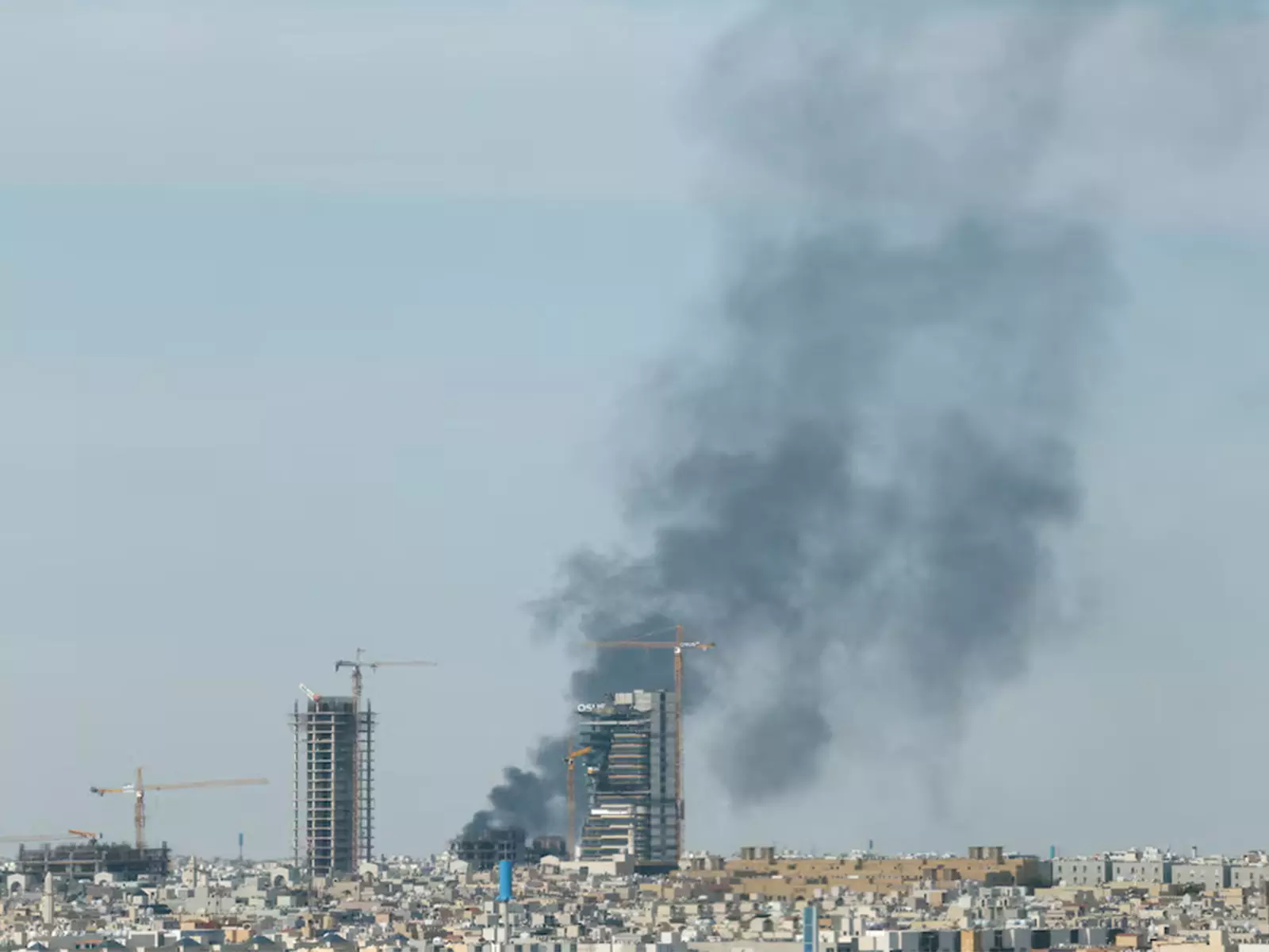 सऊदी सेना ने Riyadh को निशाना बनाने वाली बैलिस्टिक मिसाइल और ड्रोन को रोका, किसी नुकसान की खबर नहीं सऊदी सेना ने Riyadh को निशाना बनाने वाली बैलिस्टिक मिसाइल और ड्रोन को रोका, किसी नुकसान की खबर नहीं