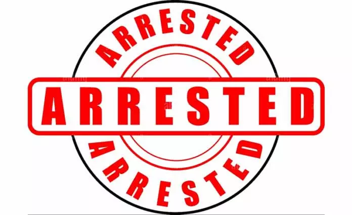 RS पुरा में धारदार हथियार के साथ एक कुख्यात अपराधी गिरफ्तार। RS पुरा में धारदार हथियार के साथ एक कुख्यात अपराधी गिरफ्तार।