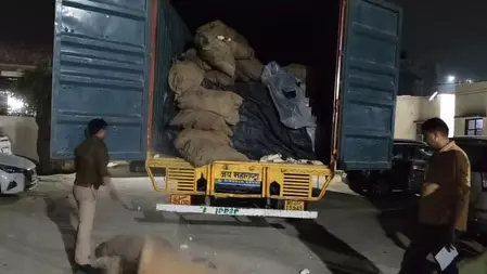 आबकारी विभाग का बड़ा एक्शन, 50 लाख की अवैध शराब से भरा ट्रक पकड़ा आबकारी विभाग का बड़ा एक्शन, 50 लाख की अवैध शराब से भरा ट्रक पकड़ा