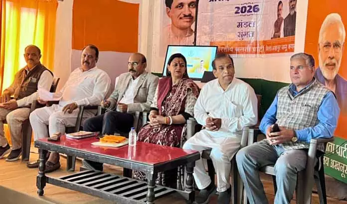 कल्याणकारी योजनाओं का लाभ सभी तक पहुँचे, यह सुनिश्चित करें, Rekha Mahajan ने पार्टी कार्यकर्ताओं से कहा कल्याणकारी योजनाओं का लाभ सभी तक पहुँचे, यह सुनिश्चित करें, Rekha Mahajan ने पार्टी कार्यकर्ताओं से कहा