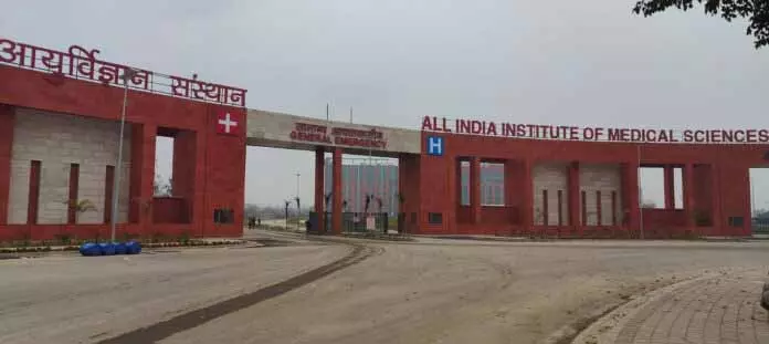AIIMS जम्मू ने एक किशोर की खोपड़ी के ट्यूमर की दुर्लभ सर्जरी की AIIMS जम्मू ने एक किशोर की खोपड़ी के ट्यूमर की दुर्लभ सर्जरी की