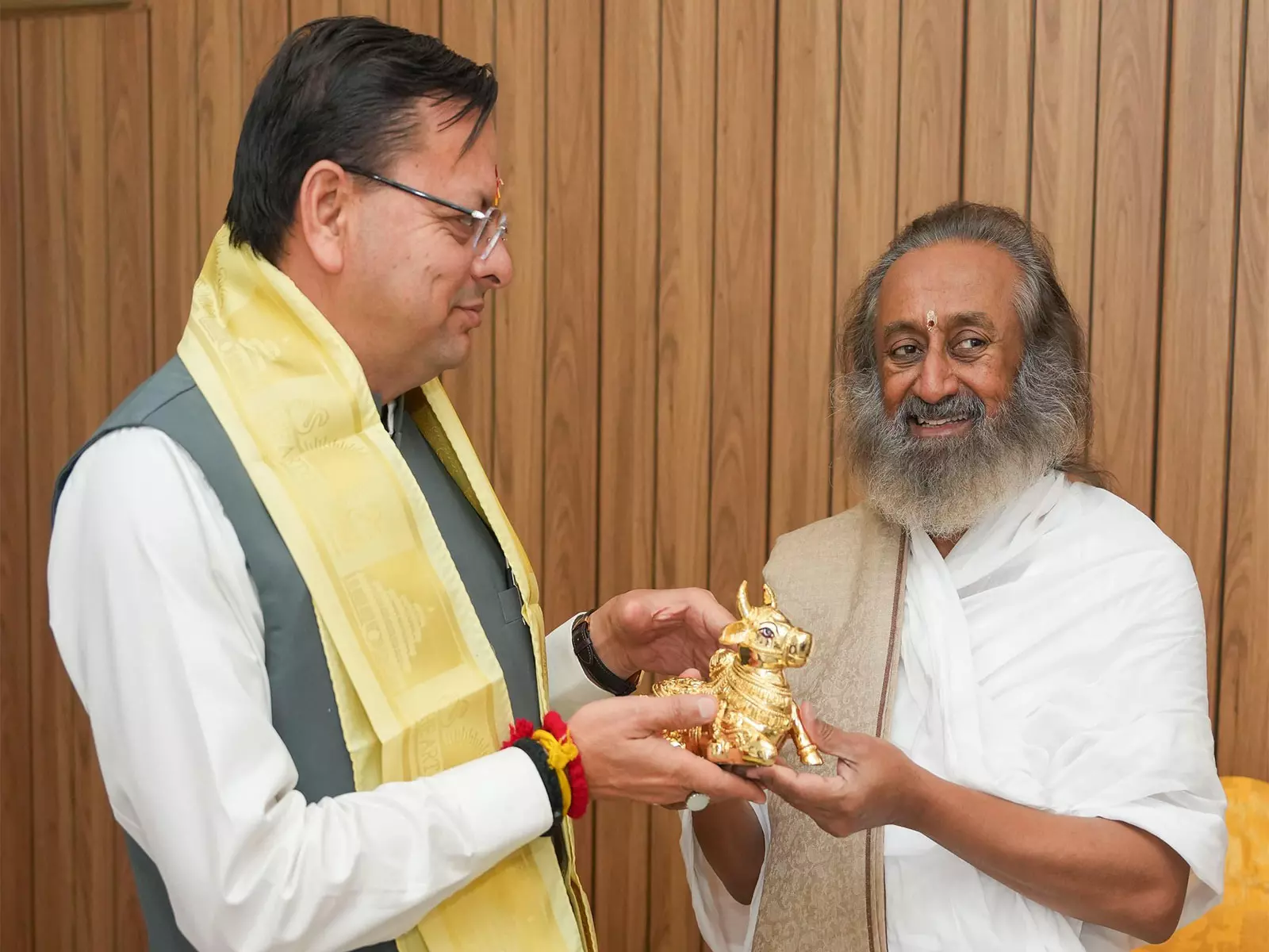 उत्तराखंड के CM ने ऋषिकेश में आध्यात्मिक गुरु श्री श्री रविशंकर से मुलाकात की उत्तराखंड के CM ने ऋषिकेश में आध्यात्मिक गुरु श्री श्री रविशंकर से मुलाकात की