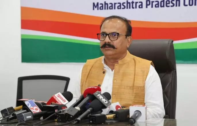 Harshvardhan Sapkal ने अशोक खरात की आलोचना की, उन्हें महाराष्ट्र का आसाराम बापू कहा Harshvardhan Sapkal ने अशोक खरात की आलोचना की, उन्हें महाराष्ट्र का आसाराम बापू कहा