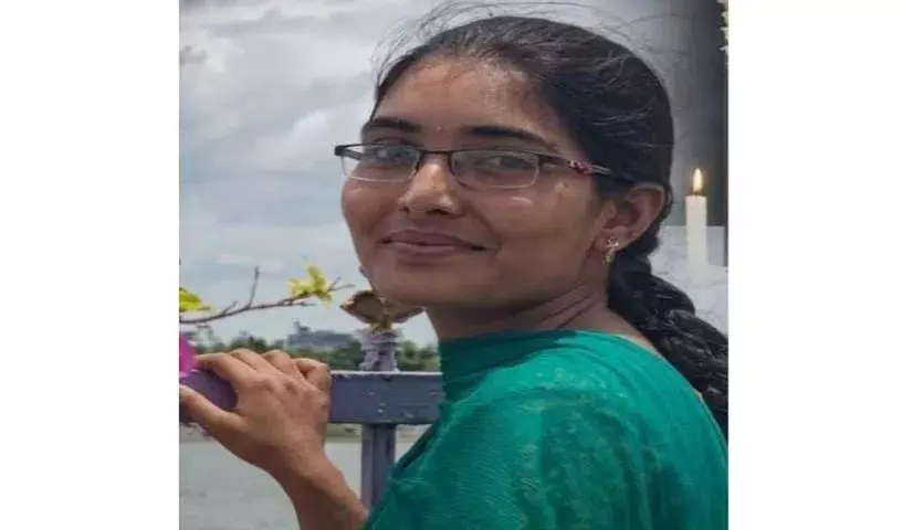 Job न मिलने से परेशान होकर युवती ने आत्महत्या कर ली। Job न मिलने से परेशान होकर युवती ने आत्महत्या कर ली।