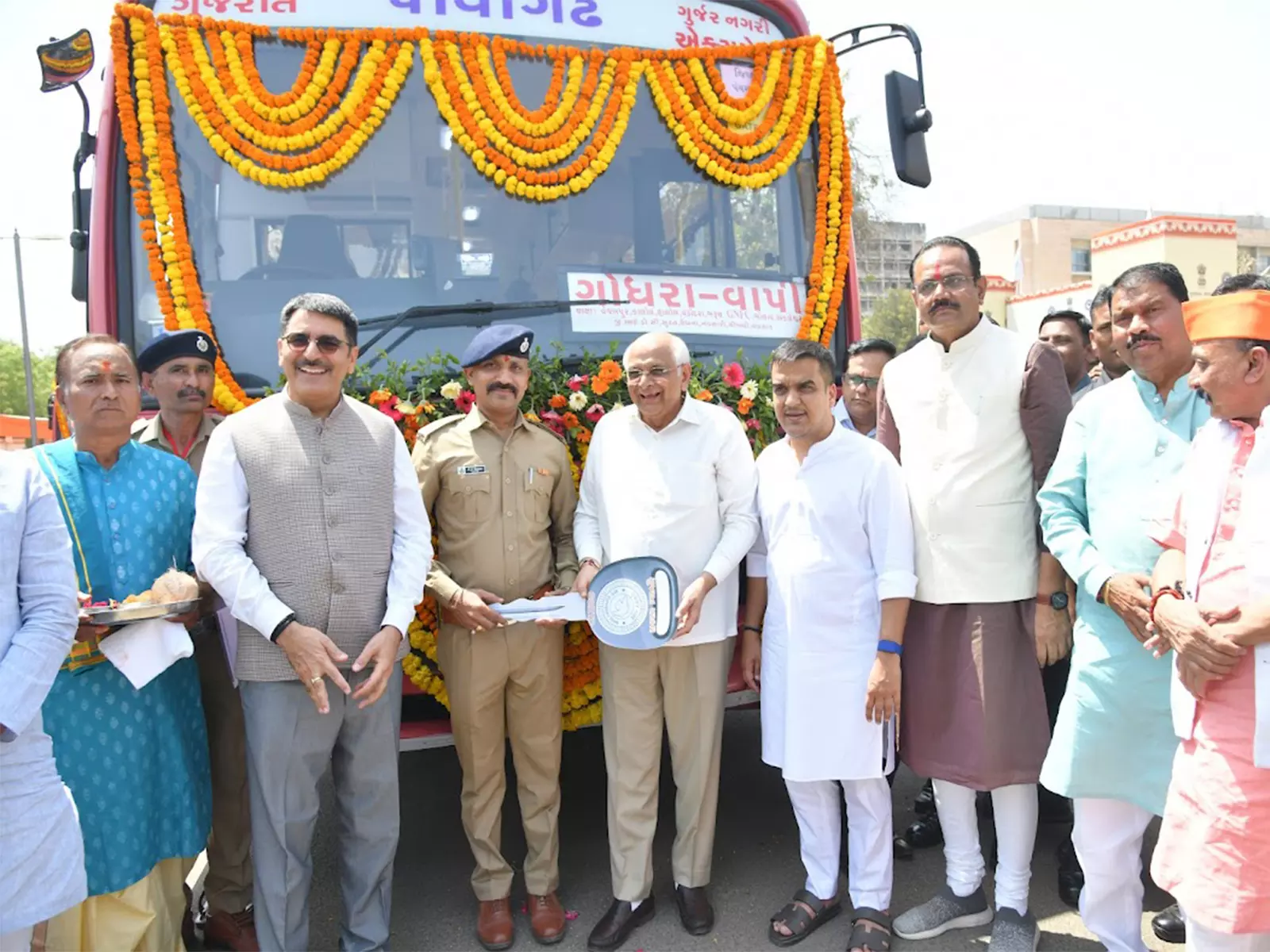 गांधीनगर में गुजरात के CM और उपमुख्यमंत्री ने सभी विधानसभा क्षेत्रों के लिए 182 नई बसों को हरी झंडी दिखाई गांधीनगर में गुजरात के CM और उपमुख्यमंत्री ने सभी विधानसभा क्षेत्रों के लिए 182 नई बसों को हरी झंडी दिखाई