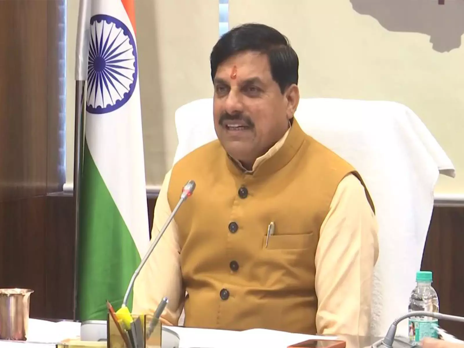 EV चार्जिंग पॉइंट में आग लगने से 8 लोगों की मौत, MP के CM मोहन यादव ने इसे नई चुनौती बताया, जांच के आदेश दिए EV चार्जिंग पॉइंट में आग लगने से 8 लोगों की मौत, MP के CM मोहन यादव ने इसे नई चुनौती बताया, जांच के आदेश दिए