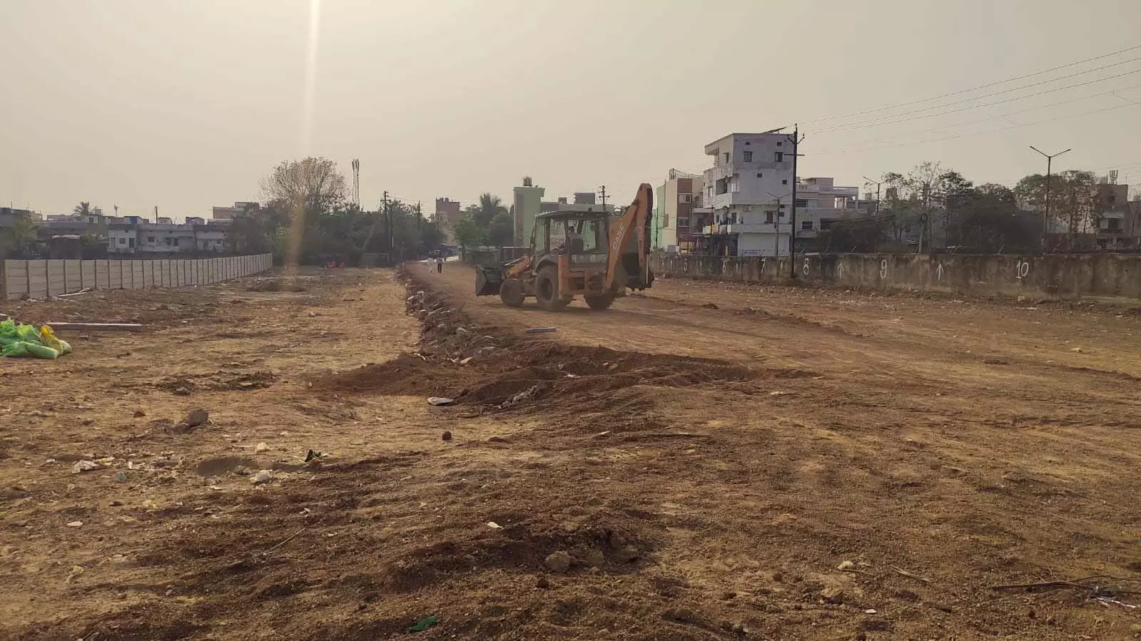 मठपुरैना में अवैध प्लाटिंग पर बड़ी कार्रवाई, बुलडोजर चलाकर हटाए निर्माण मठपुरैना में अवैध प्लाटिंग पर बड़ी कार्रवाई, बुलडोजर चलाकर हटाए निर्माण
