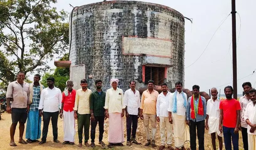 किसानों ने Mudumaal लिफ्ट सिंचाई योजना के माध्यम से खेती के लिए पानी छोड़ने की मांग की किसानों ने Mudumaal लिफ्ट सिंचाई योजना के माध्यम से खेती के लिए पानी छोड़ने की मांग की