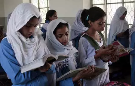 पाकिस्तान में लगभग 28 प्रतिशत बच्चे नहीं जाते स्कूल, लड़कियों की संख्या ज्यादा: रिपोर्ट पाकिस्तान में लगभग 28 प्रतिशत बच्चे नहीं जाते स्कूल, लड़कियों की संख्या ज्यादा: रिपोर्ट