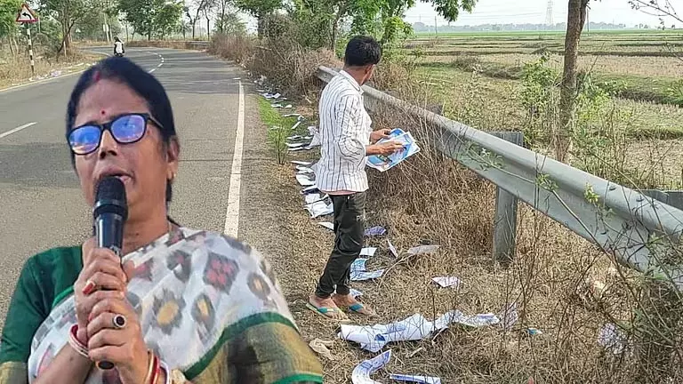Sainthia में नीलावती साहा के प्रतिस्थापन की मांग करता पर्चा Sainthia में नीलावती साहा के प्रतिस्थापन की मांग करता पर्चा