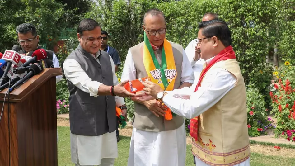 Himanta Sarma का कांग्रेस पर हमला, अच्छे नेताओं को BJP में शामिल करने का लक्ष्य Himanta Sarma का कांग्रेस पर हमला, अच्छे नेताओं को BJP में शामिल करने का लक्ष्य