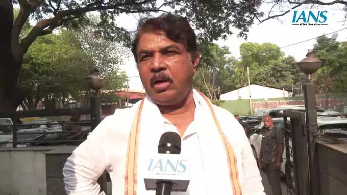 विधानसभा विपक्ष के नेता आर. अशोका ने चुनाव आयुक्त को सौंपा मतदाता सूची पर ज्ञापन विधानसभा विपक्ष के नेता आर. अशोका ने चुनाव आयुक्त को सौंपा मतदाता सूची पर ज्ञापन