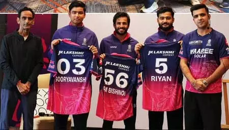 राजस्थान रॉयल्स ने आईपीएल 2026 के लिए लॉन्च की नई जर्सी राजस्थान रॉयल्स ने आईपीएल 2026 के लिए लॉन्च की नई जर्सी