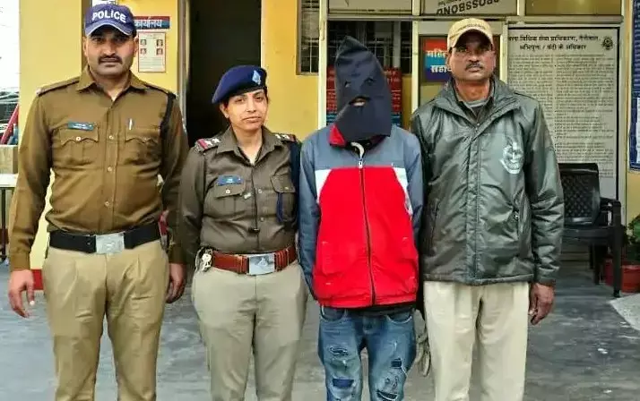 Nainital: युवक नशे में हुआ हिंसक, मां ने कार्रवाई की Nainital: युवक नशे में हुआ हिंसक, मां ने कार्रवाई की