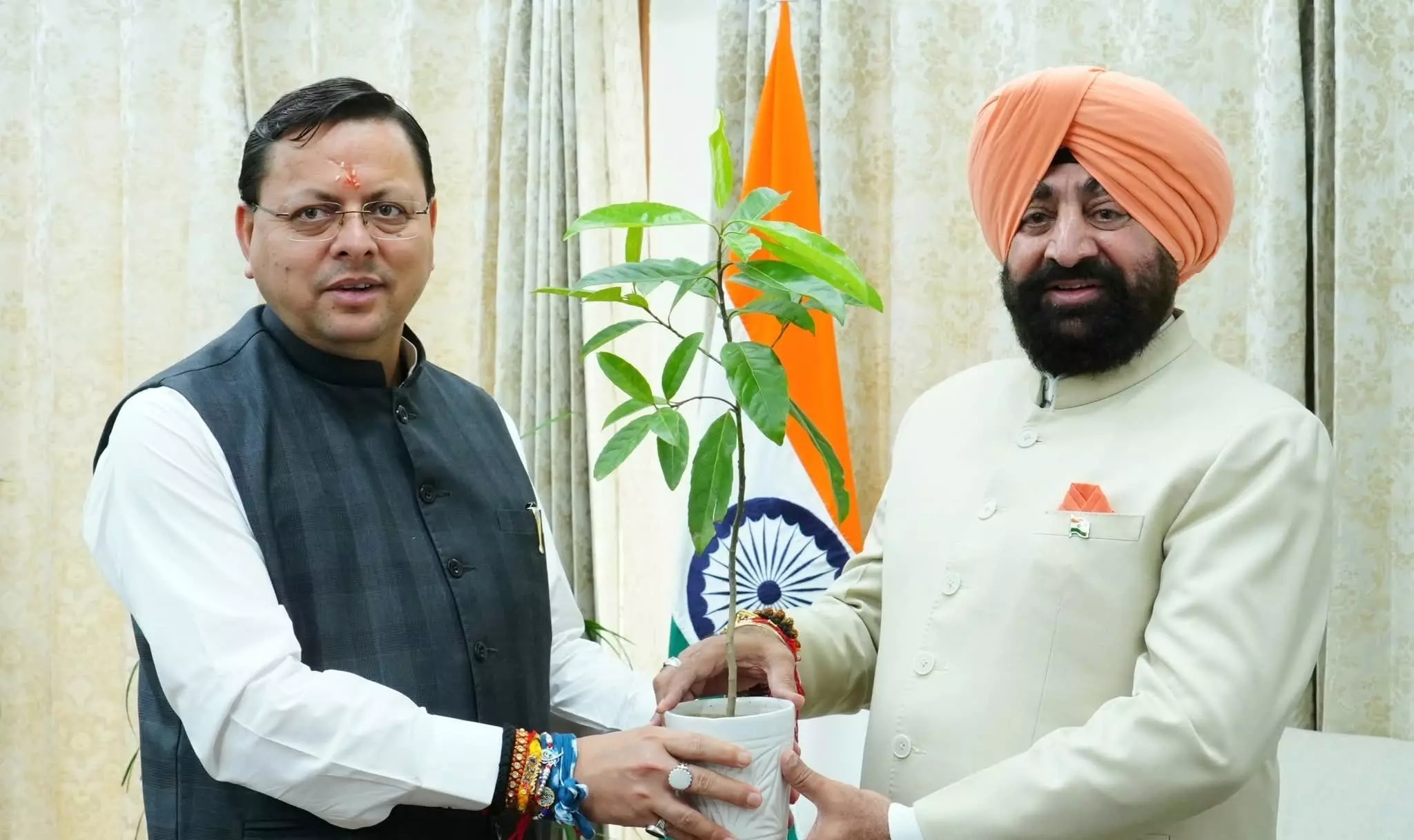 Dehradun: राज्यपाल-सीएम ने प्रदेशवासियों को बधाई संदेश दिया Dehradun: राज्यपाल-सीएम ने प्रदेशवासियों को बधाई संदेश दिया