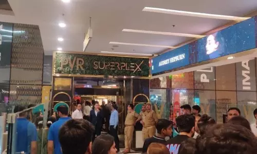 फिल्म धुरंधर 2 को लेकर थियेटर में हो रहा हंगामा