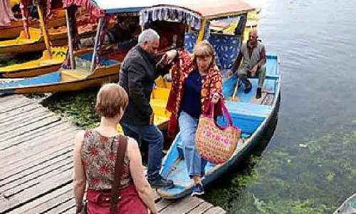J&K में विदेशी पर्यटकों का बढ़ता आगमन, पर्यटन पर भरोसे का संकेत: संसदीय समिति J&K में विदेशी पर्यटकों का बढ़ता आगमन, पर्यटन पर भरोसे का संकेत: संसदीय समिति