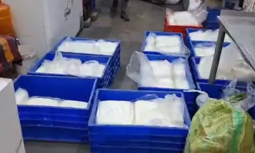 Hyderabad में 3,000 किलोग्राम से अधिक मिलावटी पनीर ज़ब्त Hyderabad में 3,000 किलोग्राम से अधिक मिलावटी पनीर ज़ब्त