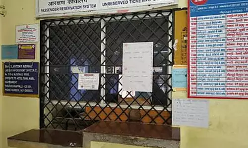 Tamil Nadu : 21 मार्च को ट्रेन टिकट बुकिंग केंद्रों के खुलने के समय की घोषणा Tamil Nadu : 21 मार्च को ट्रेन टिकट बुकिंग केंद्रों के खुलने के समय की घोषणा