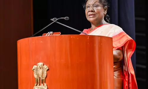 राष्ट्रपति मुर्मु और उपराष्ट्रपति ने चैत्र शुक्लादि, उगादी और गुड़ी पड़वा पर्वों पर देशवासियों को दी शुभकामनाएं राष्ट्रपति मुर्मु और उपराष्ट्रपति ने चैत्र शुक्लादि, उगादी और गुड़ी पड़वा पर्वों पर देशवासियों को दी शुभकामनाएं