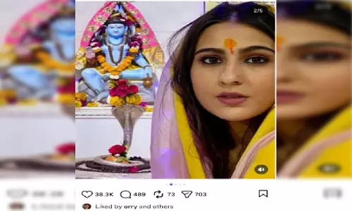 मंदिर दर्शन विवाद में घिरीं एक्ट्रेस सारा अली खान, ओरी के लाइक से फिर गरमाया मामला मंदिर दर्शन विवाद में घिरीं एक्ट्रेस सारा अली खान, ओरी के लाइक से फिर गरमाया मामला