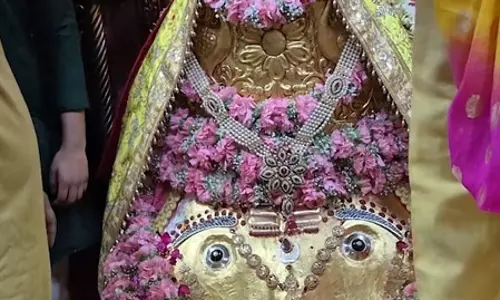 दिल्ली के मंदिरों में उमड़ा भक्तों का जनसैलाब, जय माता दी के जयकारों से गूंजी राजधानी दिल्ली के मंदिरों में उमड़ा भक्तों का जनसैलाब, जय माता दी के जयकारों से गूंजी राजधानी