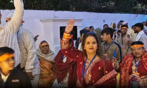 वैष्णो देवी में चैत्र नवरात्रि के पहले दिन उमड़ा आस्था का सैलाब, देशभर से पहुंचे श्रद्धालु वैष्णो देवी में चैत्र नवरात्रि के पहले दिन उमड़ा आस्था का सैलाब, देशभर से पहुंचे श्रद्धालु