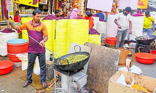 Delhi: पड़ोसी देशों के अनुरोधों के बीच, भारत घरेलू ईंधन की मांग को प्राथमिकता देगा