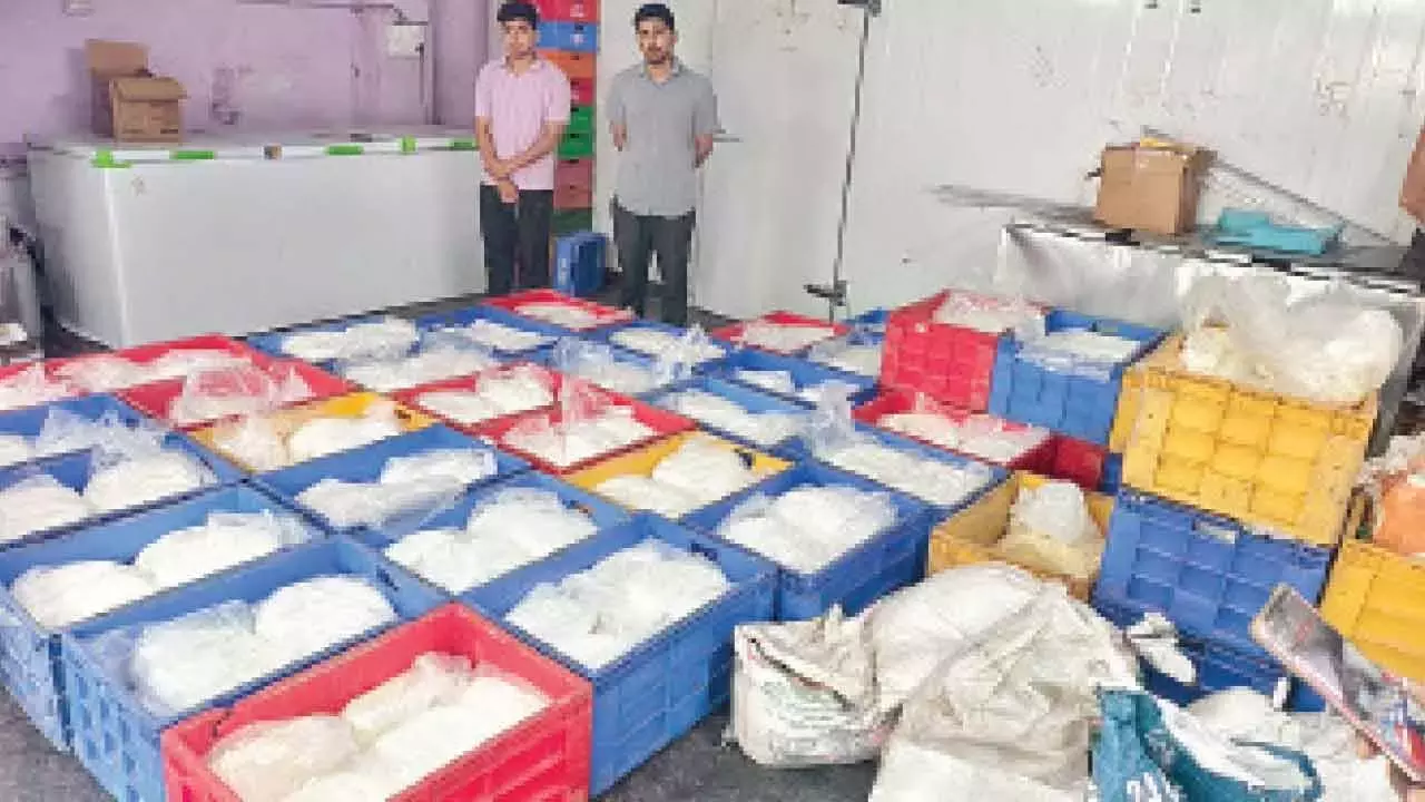 Telangana: टास्क फ़ोर्स ने 3,892 किलोग्राम मिलावटी डेयरी उत्पाद ज़ब्त किए Telangana: टास्क फ़ोर्स ने 3,892 किलोग्राम मिलावटी डेयरी उत्पाद ज़ब्त किए