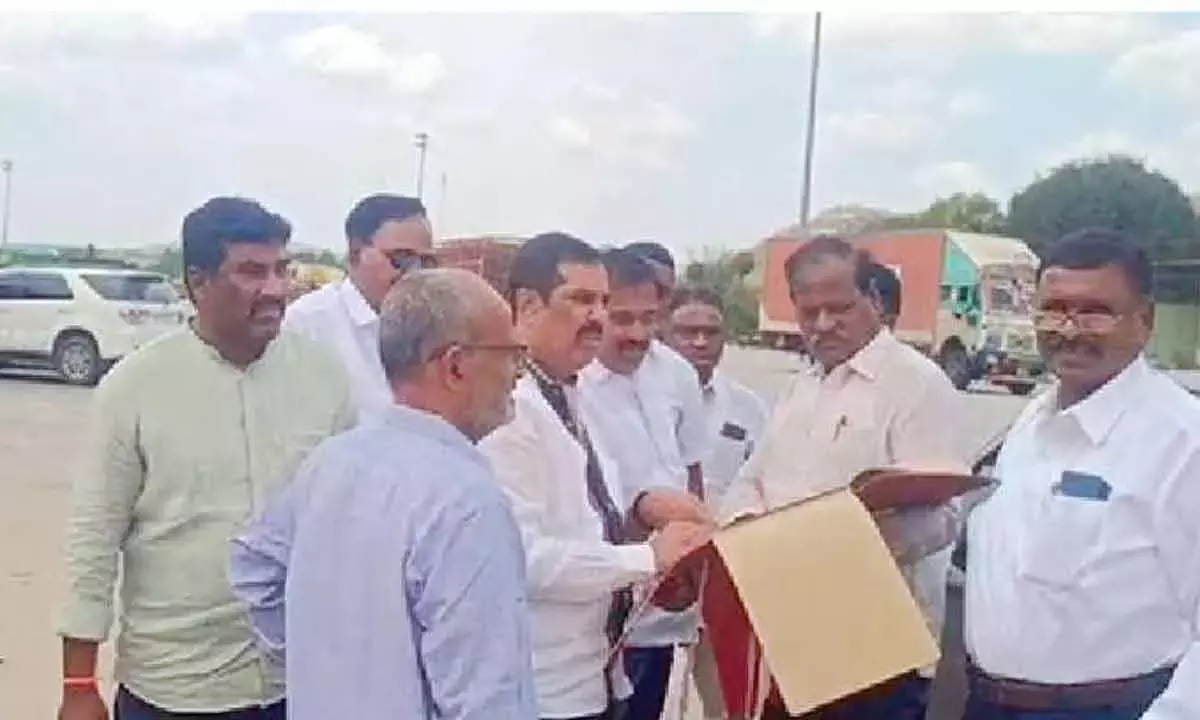CID ने मदनपल्ले फ़ाइल जलाने के मामले में दो आरोपियों को गिरफ़्तार किया CID ने मदनपल्ले फ़ाइल जलाने के मामले में दो आरोपियों को गिरफ़्तार किया