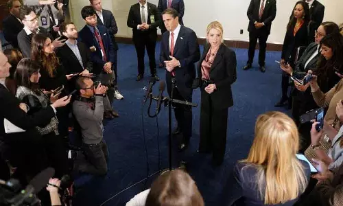 Washington एपस्टीन फाइलों पर ब्रीफिंग से डेमोक्रेट्स गुस्से में बाहर निकले Washington एपस्टीन फाइलों पर ब्रीफिंग से डेमोक्रेट्स गुस्से में बाहर निकले