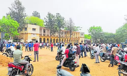 SSLC परीक्षा सुचारू रूप से संपन्न: 170 छात्र अनुपस्थित SSLC परीक्षा सुचारू रूप से संपन्न: 170 छात्र अनुपस्थित