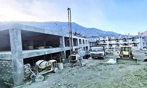 Banjar में नए अस्पताल भवन का निर्माण पाँच साल से विलंबित, मरीज़ परेशान Banjar में नए अस्पताल भवन का निर्माण पाँच साल से विलंबित, मरीज़ परेशान