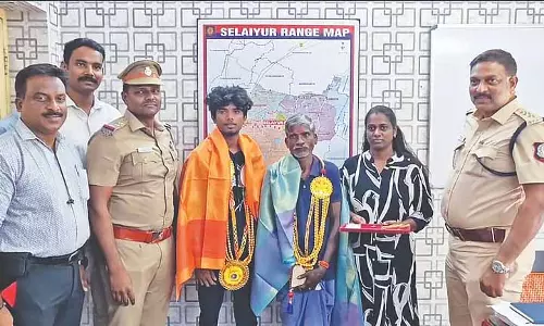 Selaiyur में दिहाड़ी मज़दूर ने 5 लाख रुपये का सोना भरा बैग लौटाया