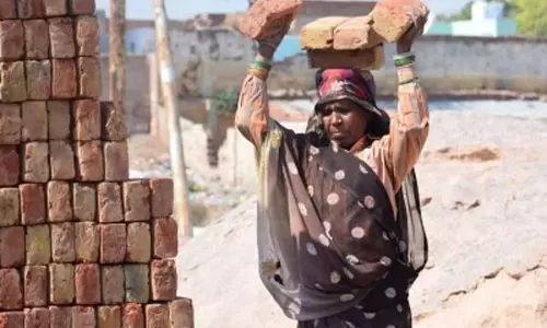 Tamil Nadu: चुनाव से पहले मुक्त बंधुआ मज़दूर संघ ने राजनीतिक दलों के समक्ष अपनी माँगें रखीं Tamil Nadu: चुनाव से पहले मुक्त बंधुआ मज़दूर संघ ने राजनीतिक दलों के समक्ष अपनी माँगें रखीं