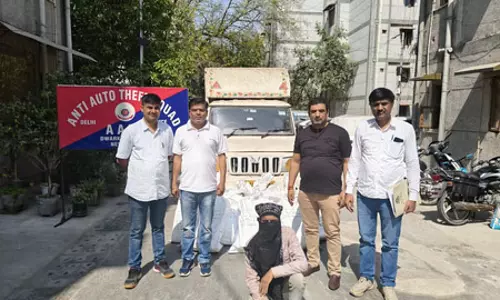 शराब की तस्करी कर रहे युवक को पुलिस ने किया गिरफ्तार शराब की तस्करी कर रहे युवक को पुलिस ने किया गिरफ्तार