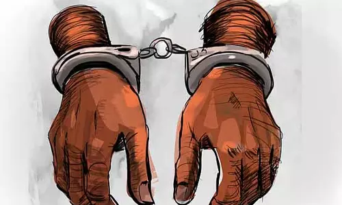 ज़मीन पर कब्ज़े का मामला, गिरफ़्तारी की कोशिश के दौरान AIADMK कार्यकर्ताओं ने हंगामा किया