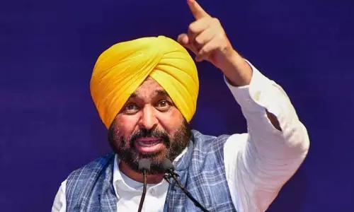 Chandigarh: पंजाब ने भेजा 1.44 लाख करोड़ का बिल, जल विवाद पर सियासत गरमाई Chandigarh: पंजाब ने भेजा 1.44 लाख करोड़ का बिल, जल विवाद पर सियासत गरमाई
