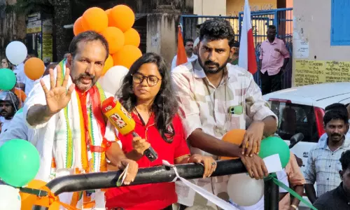 चुनाव का उत्साह; UDF उम्मीदवार विष्णुनाथ रोड शो के साथ चुनाव का उत्साह; UDF उम्मीदवार विष्णुनाथ रोड शो के साथ